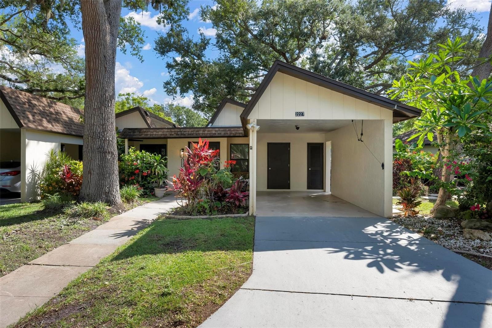 2227 CIRCLEWOOD DR #52