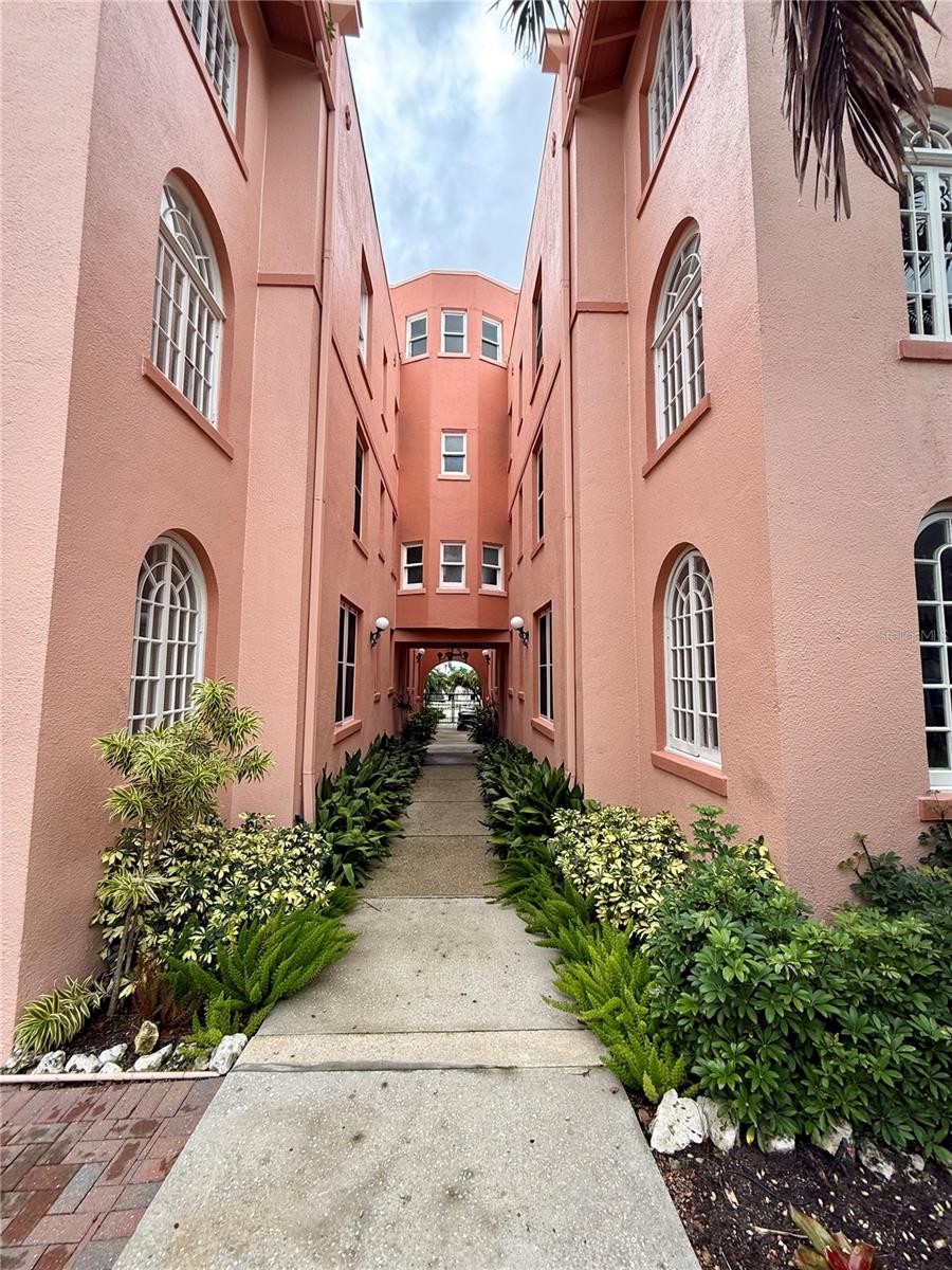 1221 N PALM AVE #204