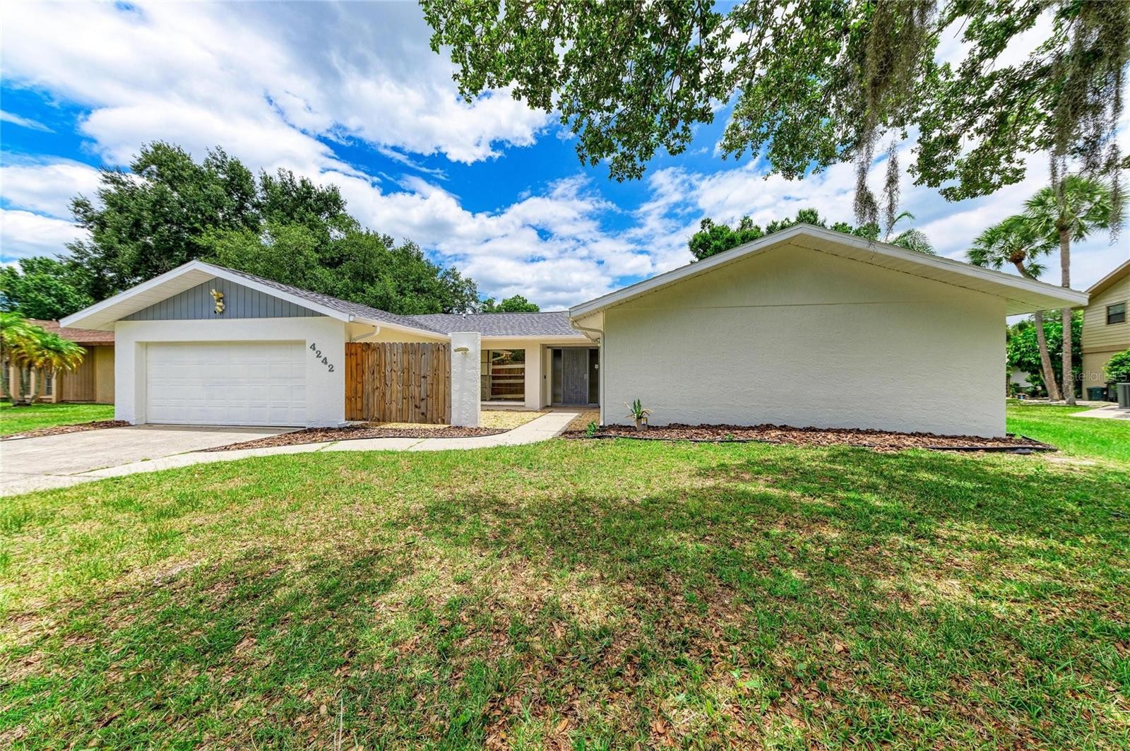 4242 DRYDEN CIR
