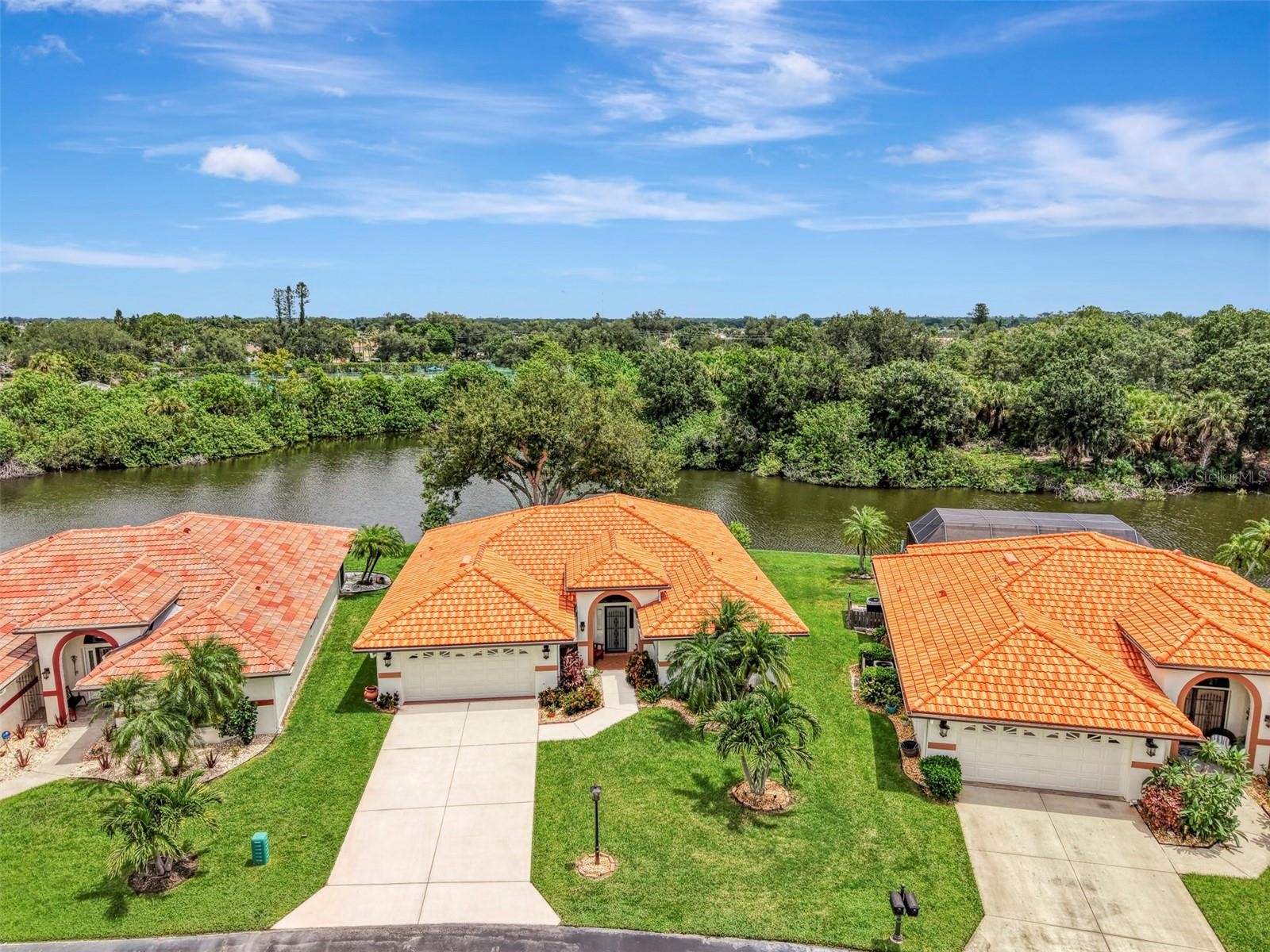 1934 COVE POINTE DR