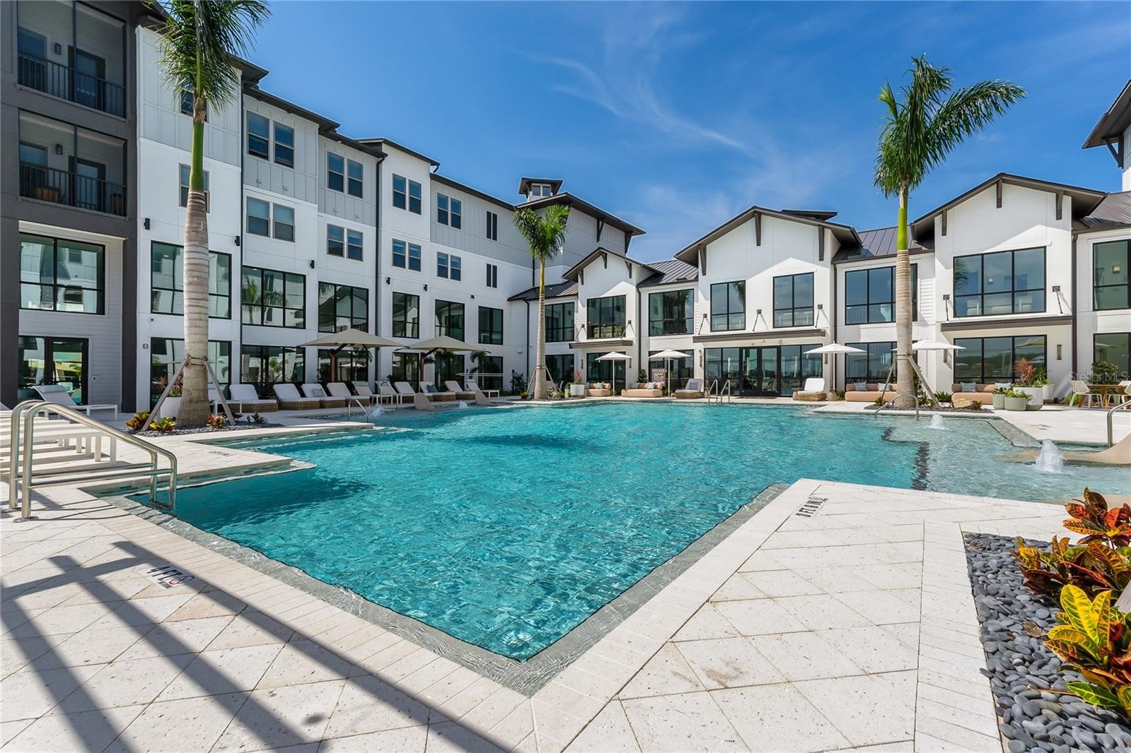 1420 LAKEFRONT DR #1208
