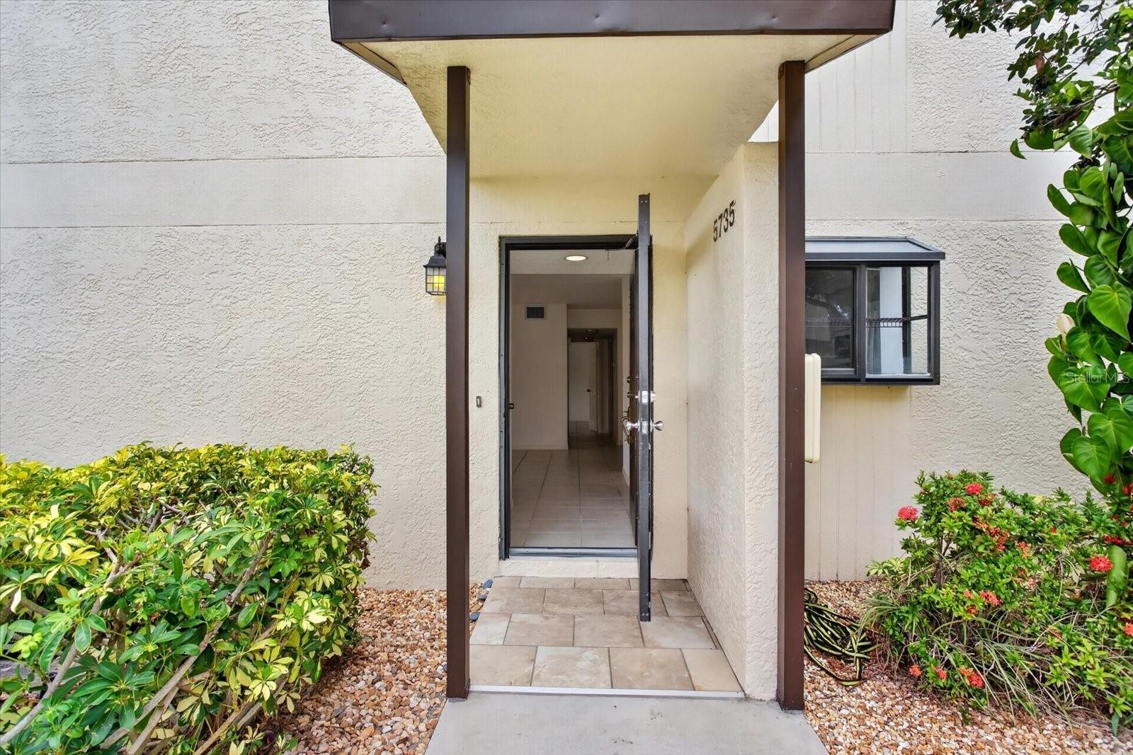 5735 GARDENS DR #5735