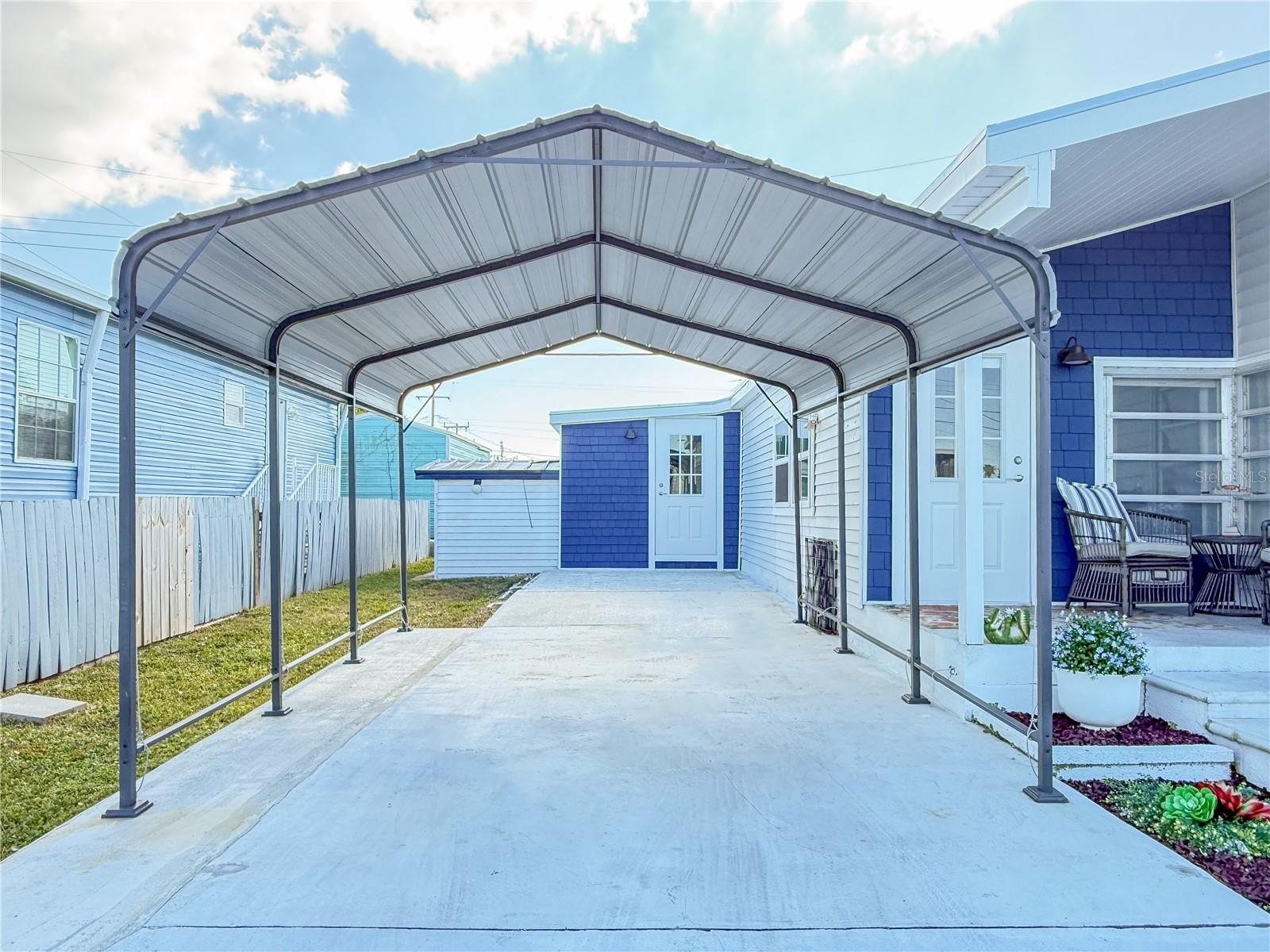 704 49TH AVENUE TER W