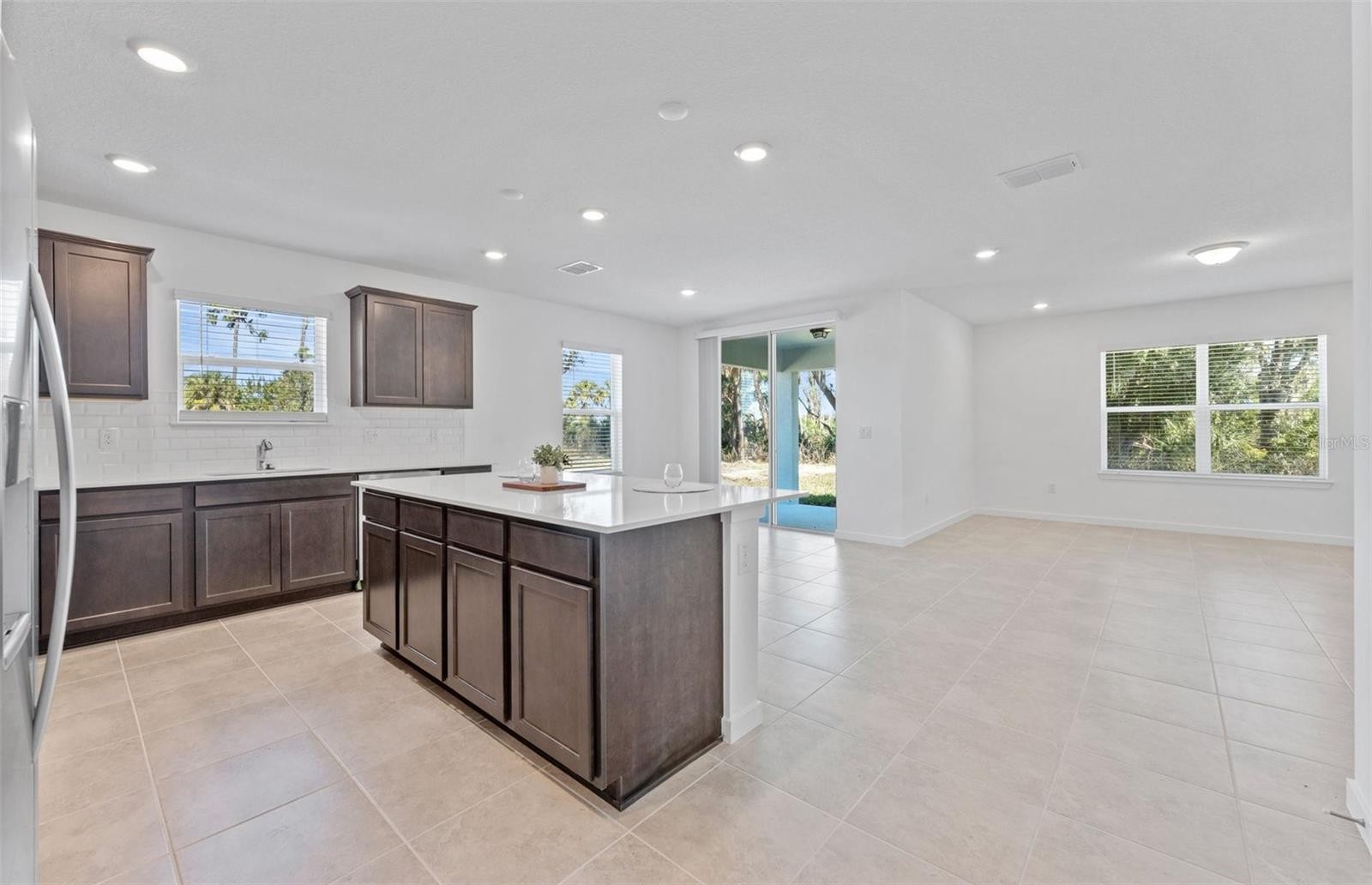 10826 SAPPHIRE BREEZE CV