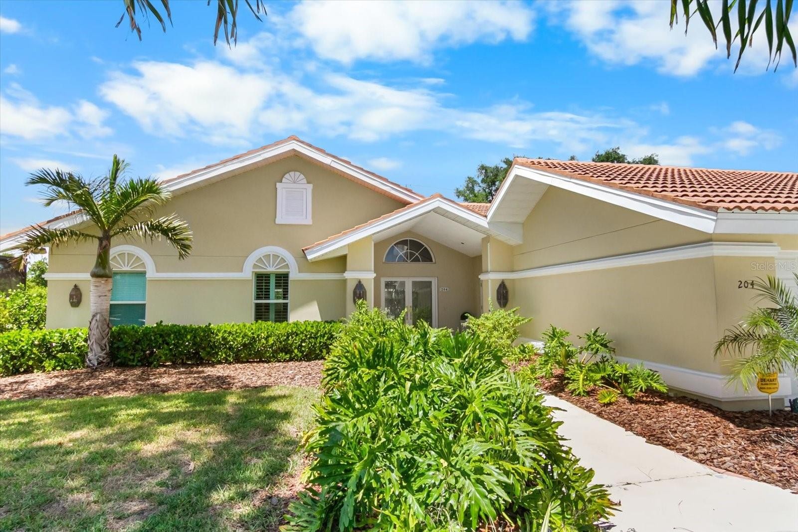 204 WINDWARD DR