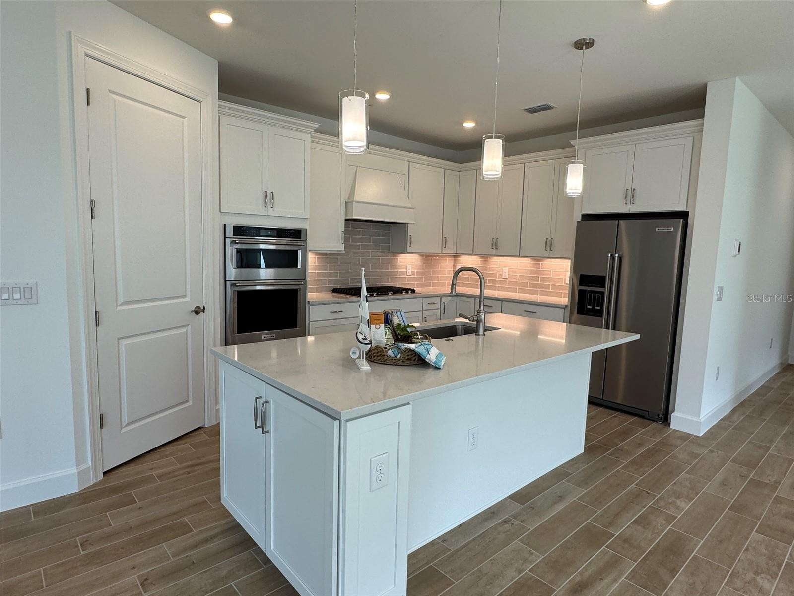 1836 SILVER SHORES BLVD