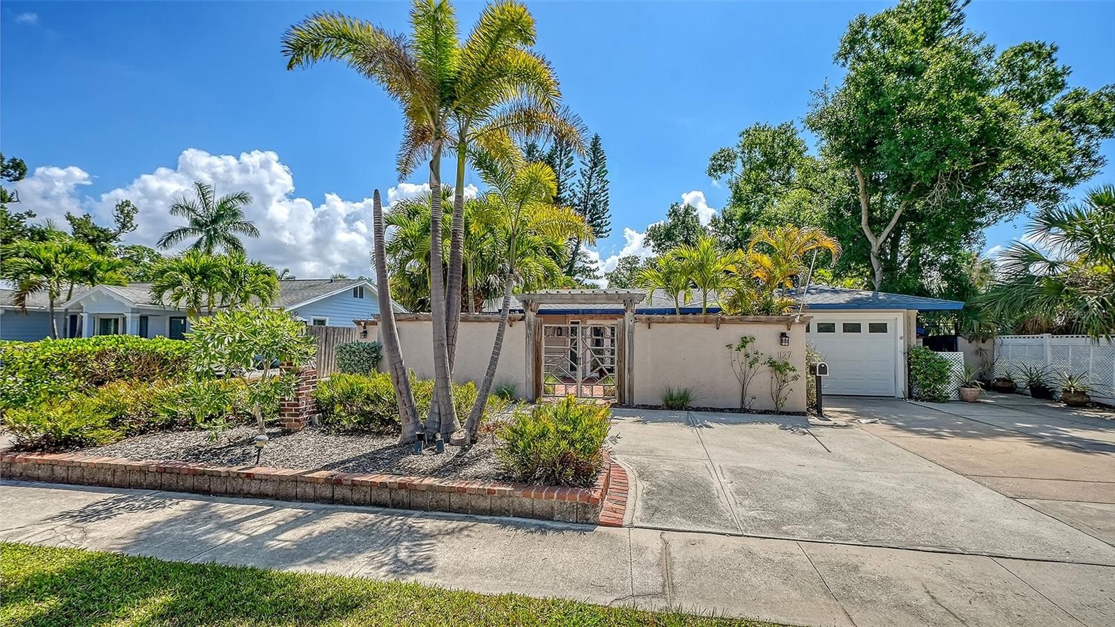 1127 S OSPREY AVE