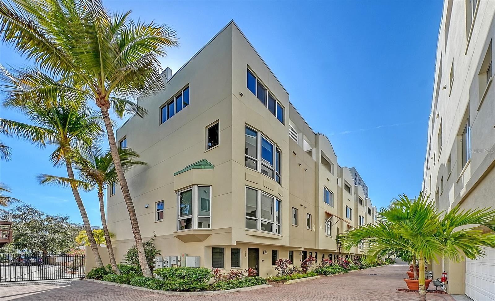 235 COCOANUT AVE #113C