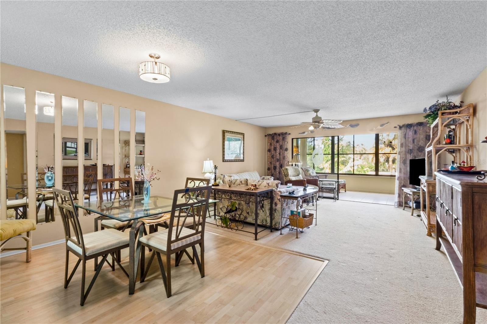 521 LAKESIDE DR