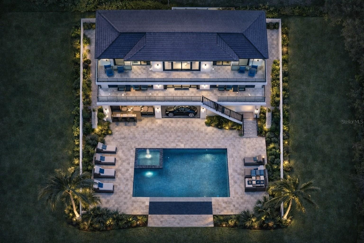 335 N WASHINGTON DR