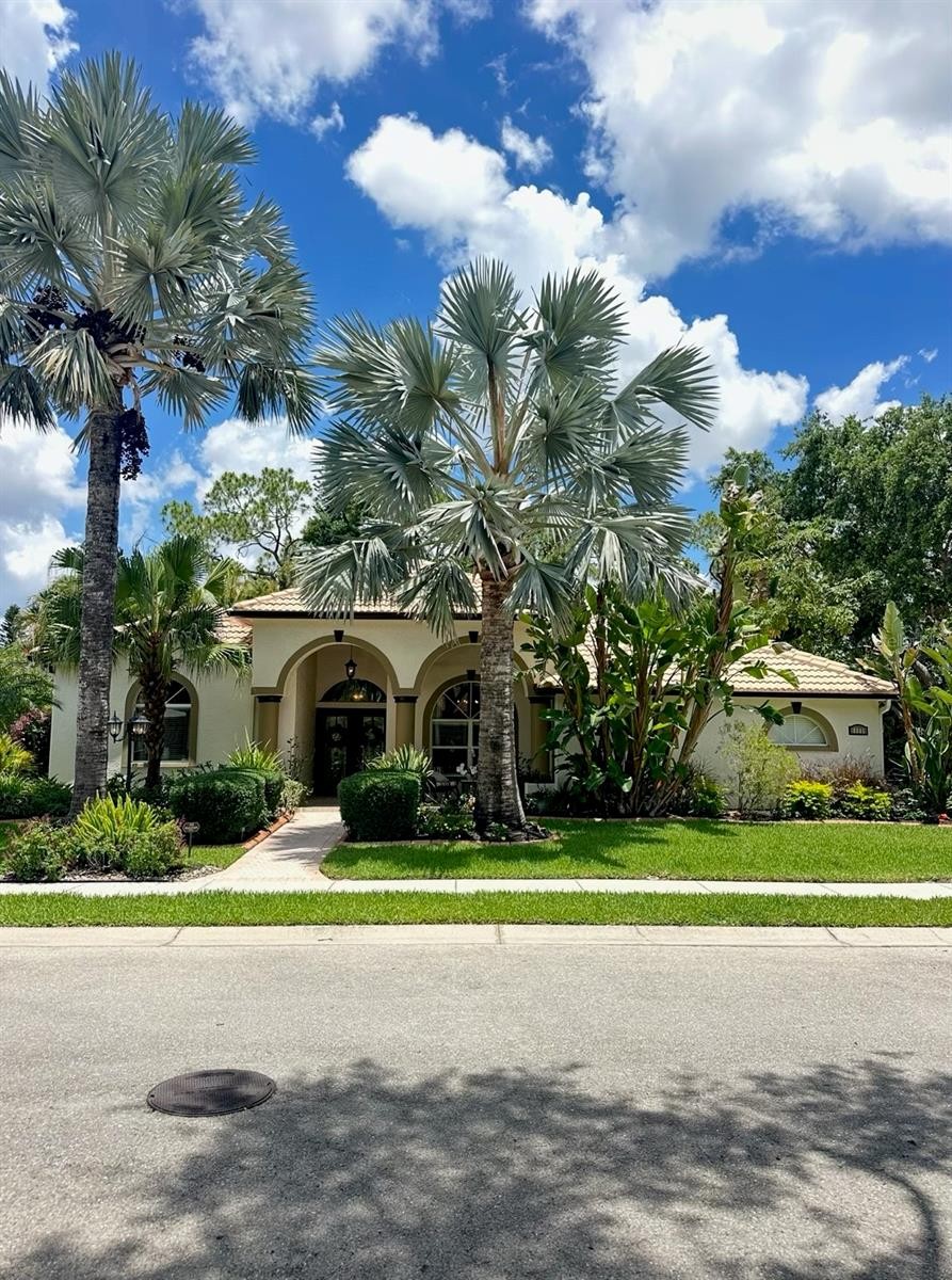 8005 DESOTO WOODS DR