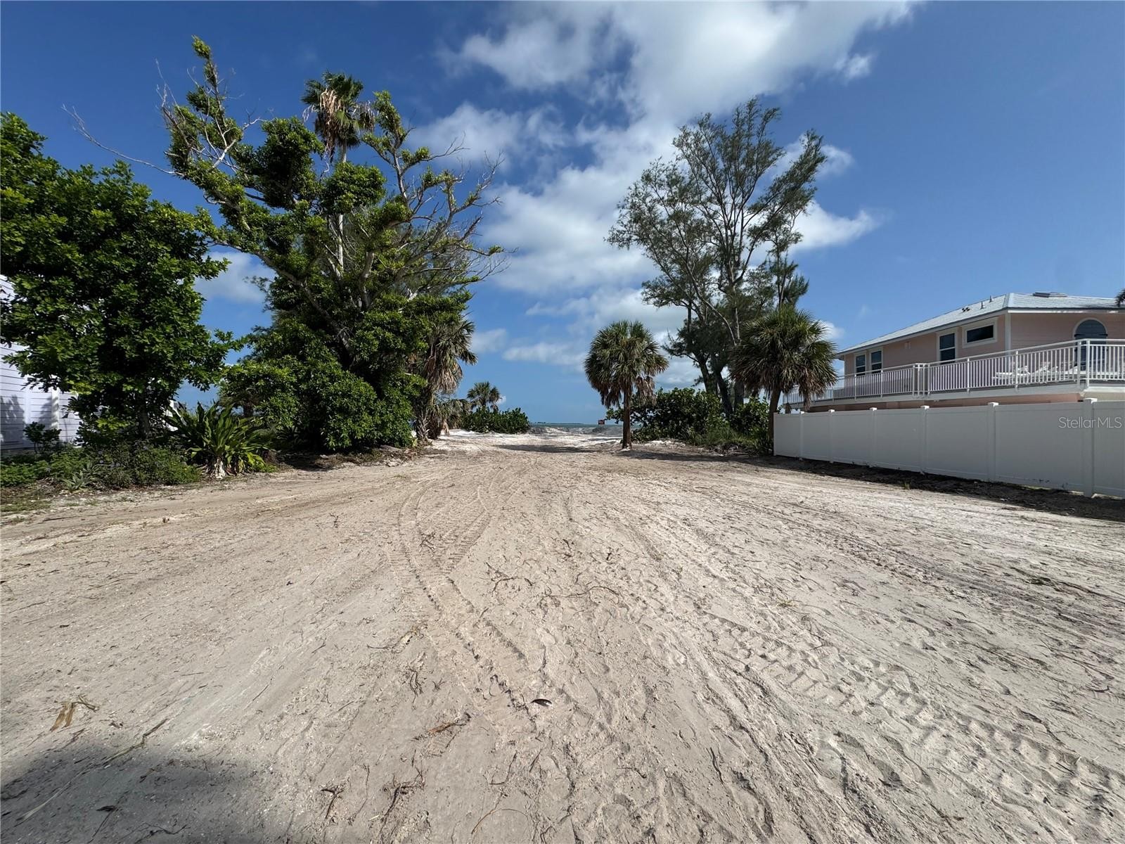 831 NORTH SHORE DR