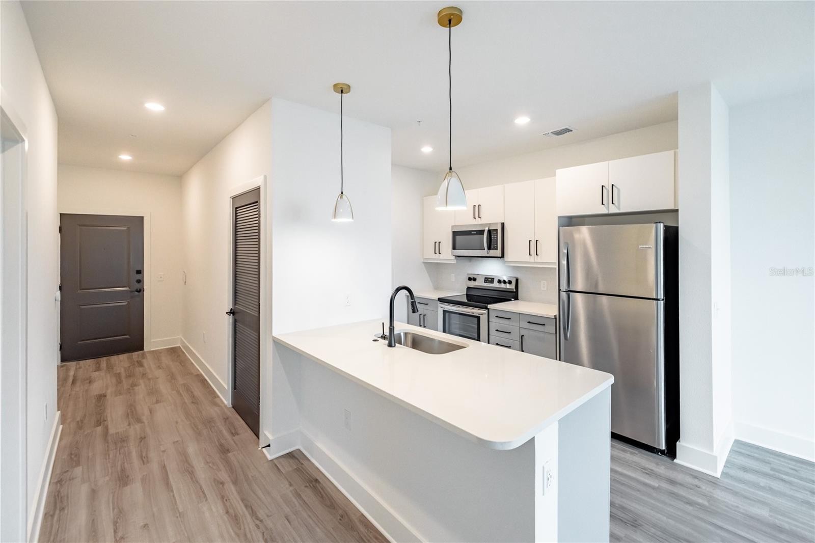 1420 LAKEFRONT DR #2204