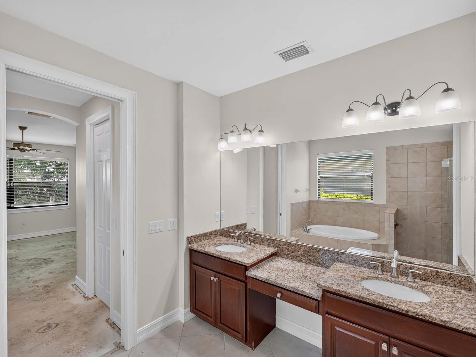 1093 BLUFFWOOD DR