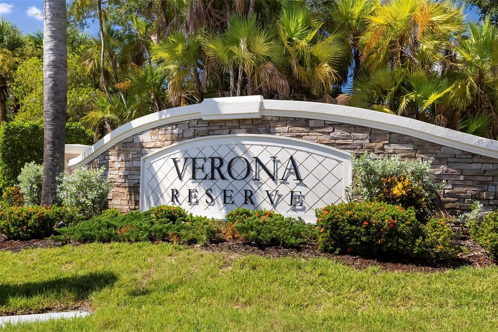 292 CAPULET DR