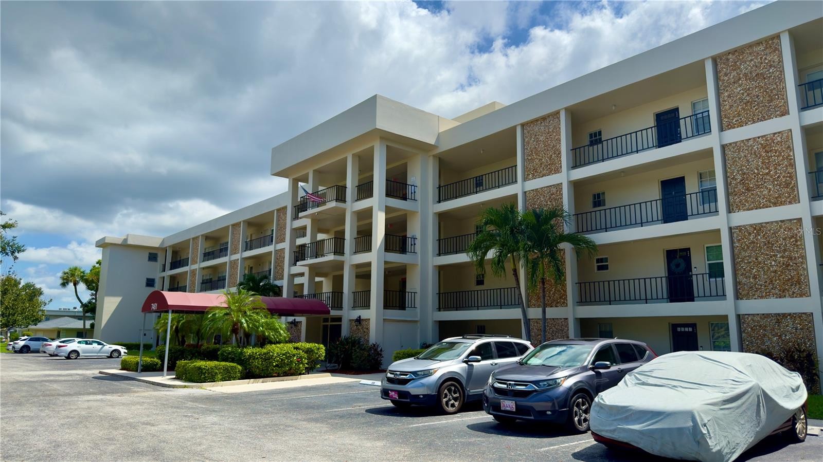 7461 W COUNTRY CLUB DR N #306