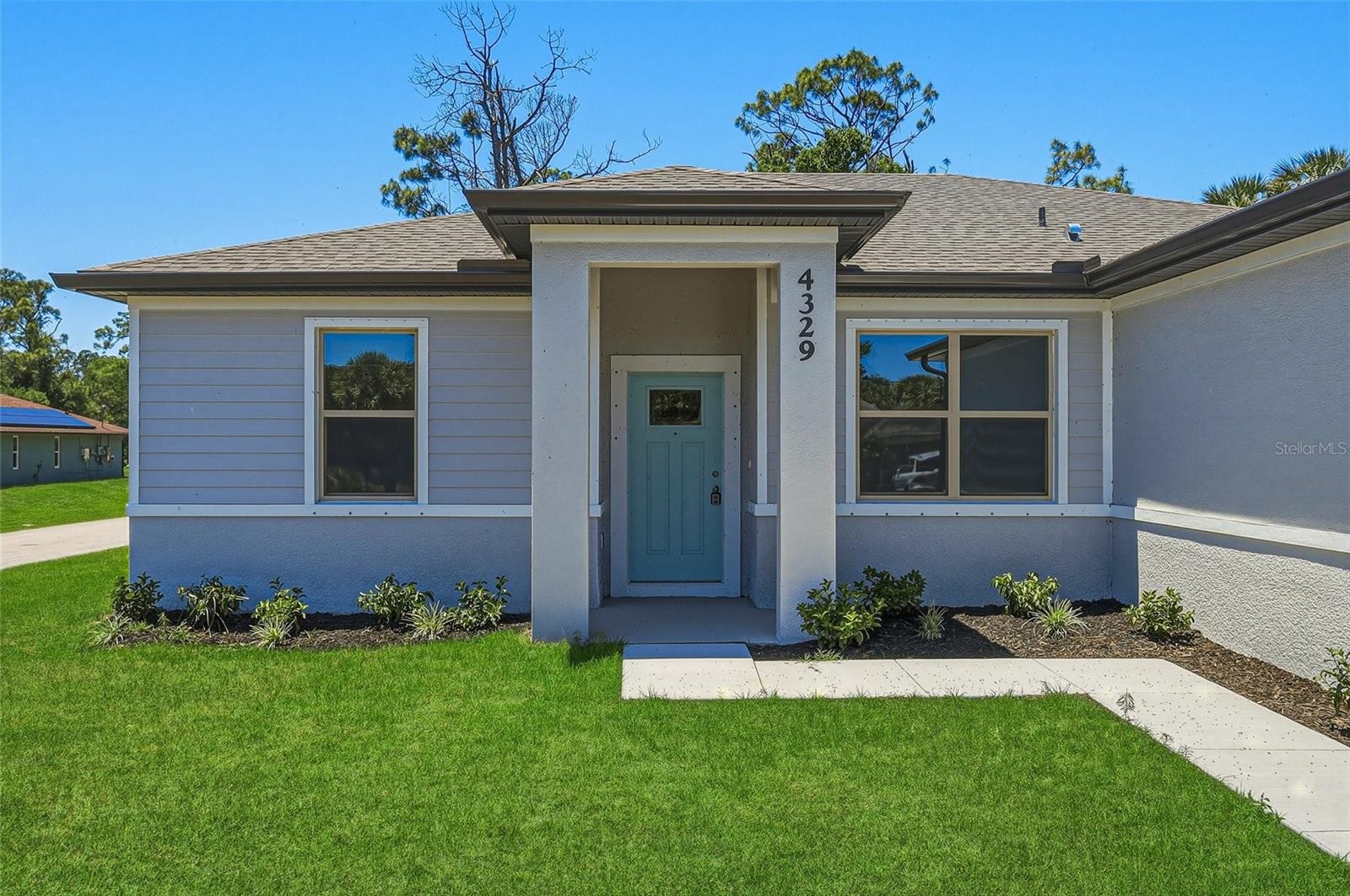 4329 N CHAMBERLAIN BLVD