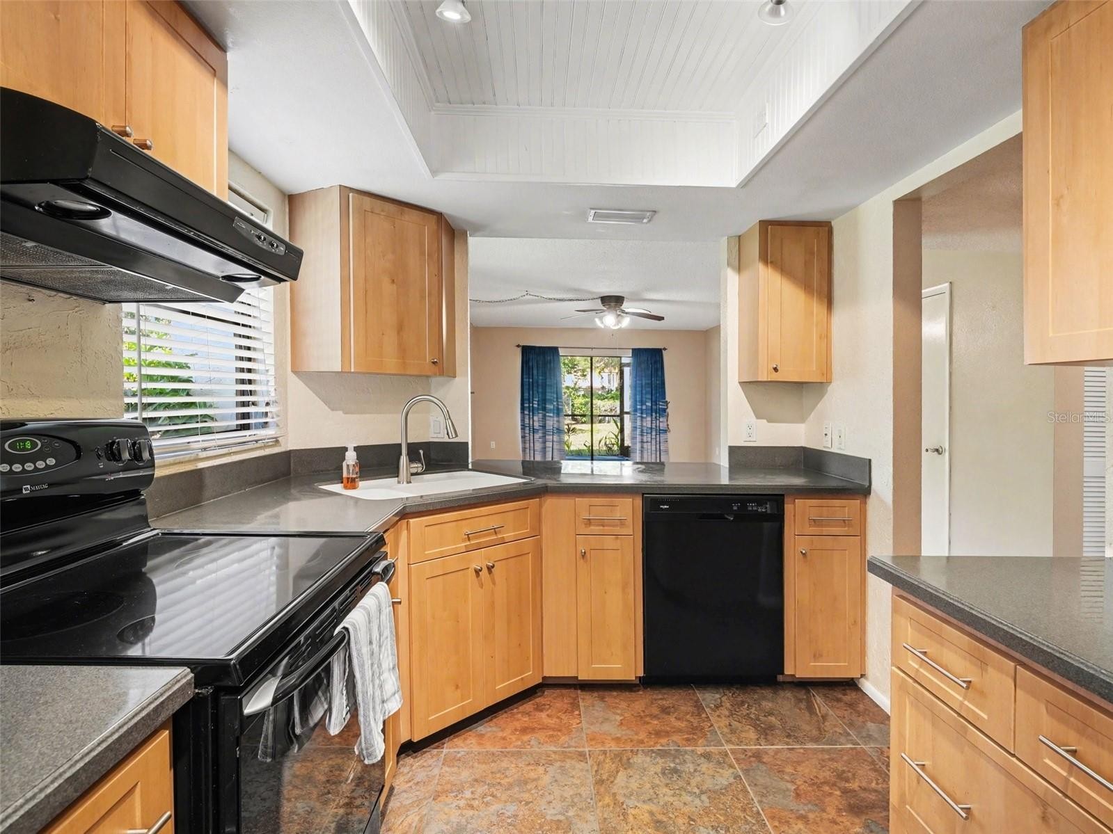 7205 CURTISS AVENUE 1A AVE #1A