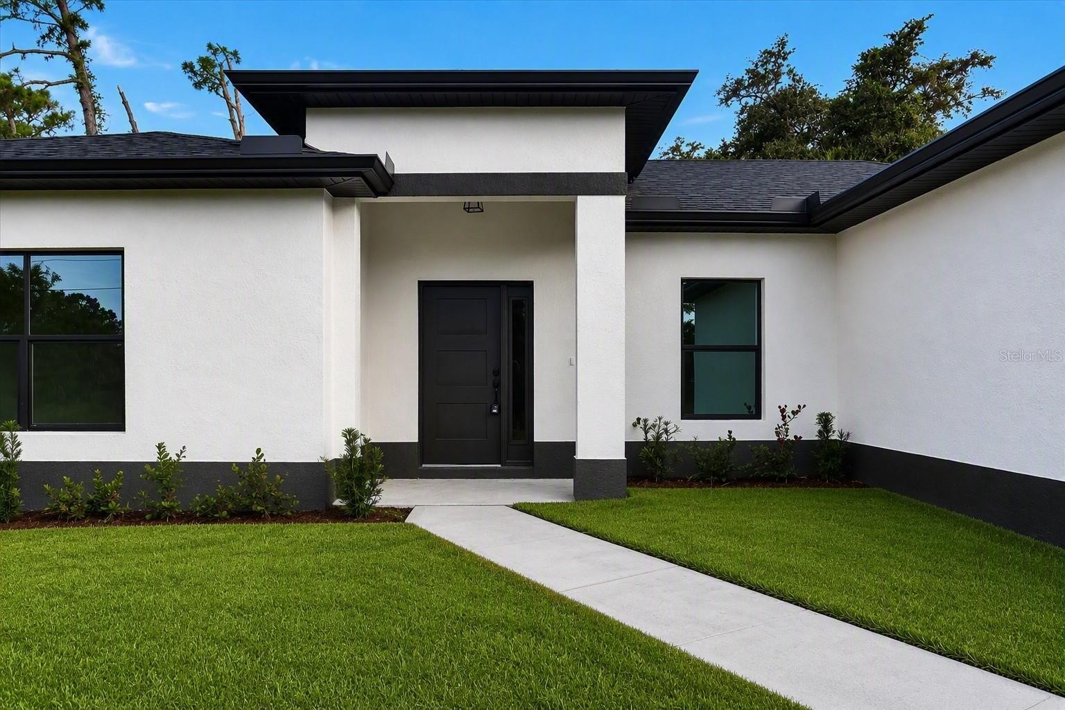 2032 ROSCOE LN