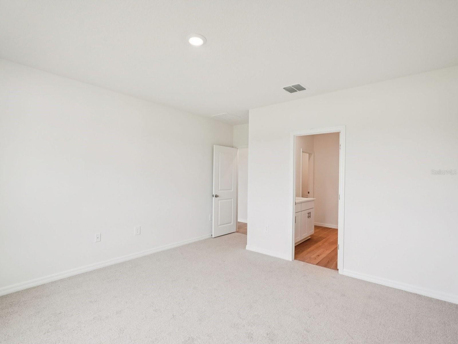 121 SYCAMORE FOLD ST