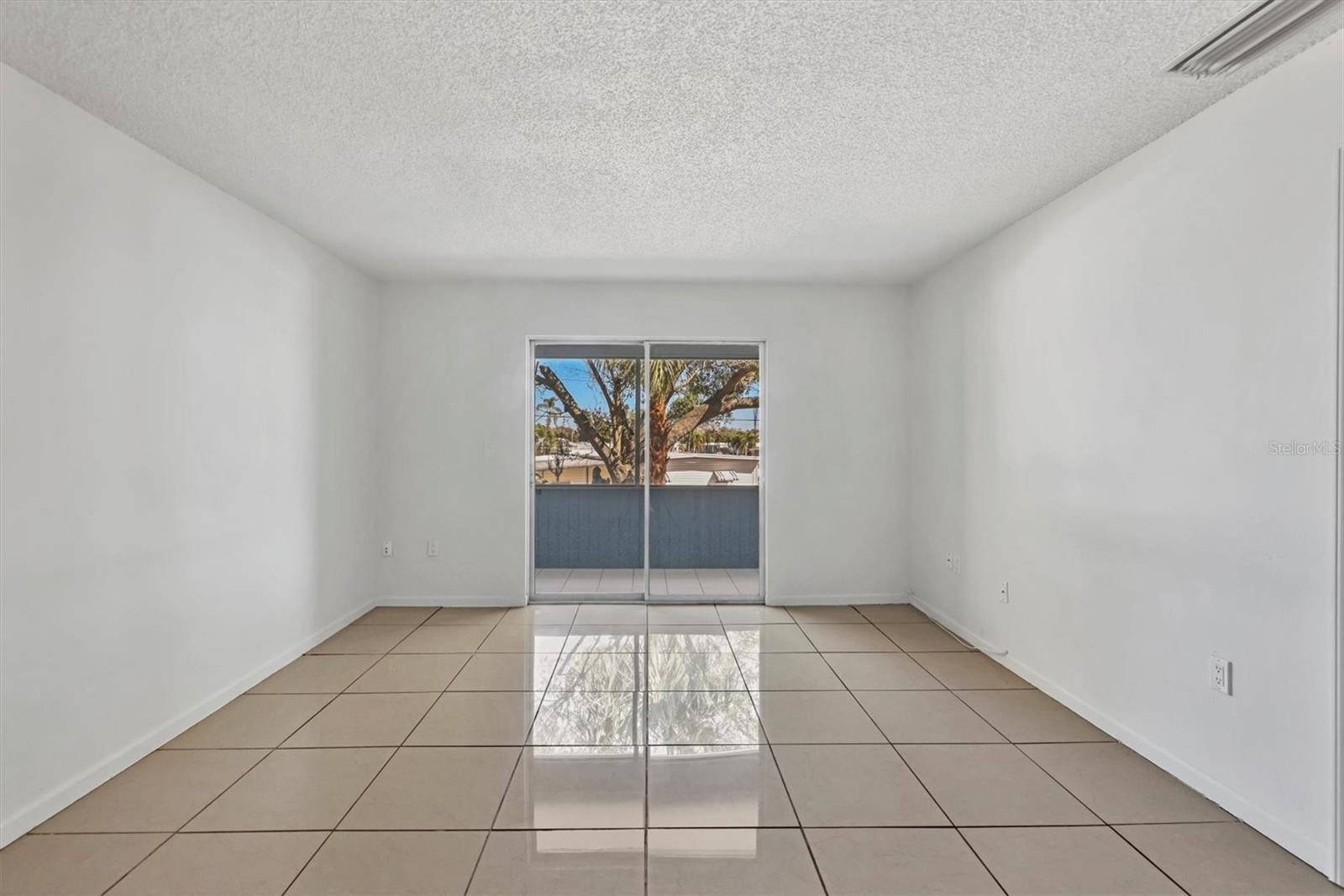 5503 FOUNTAIN LAKE CIR #A204