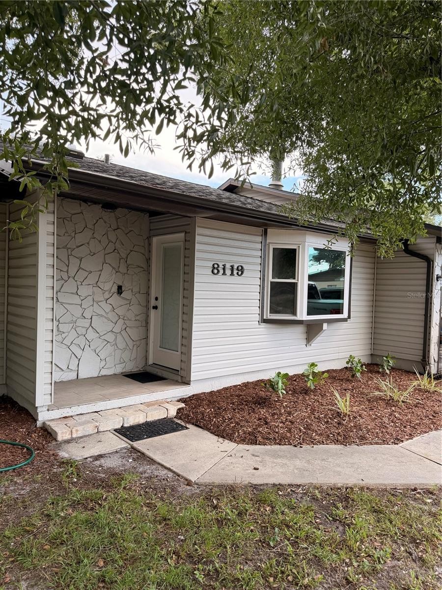 8119 WOODLAWN CIR S