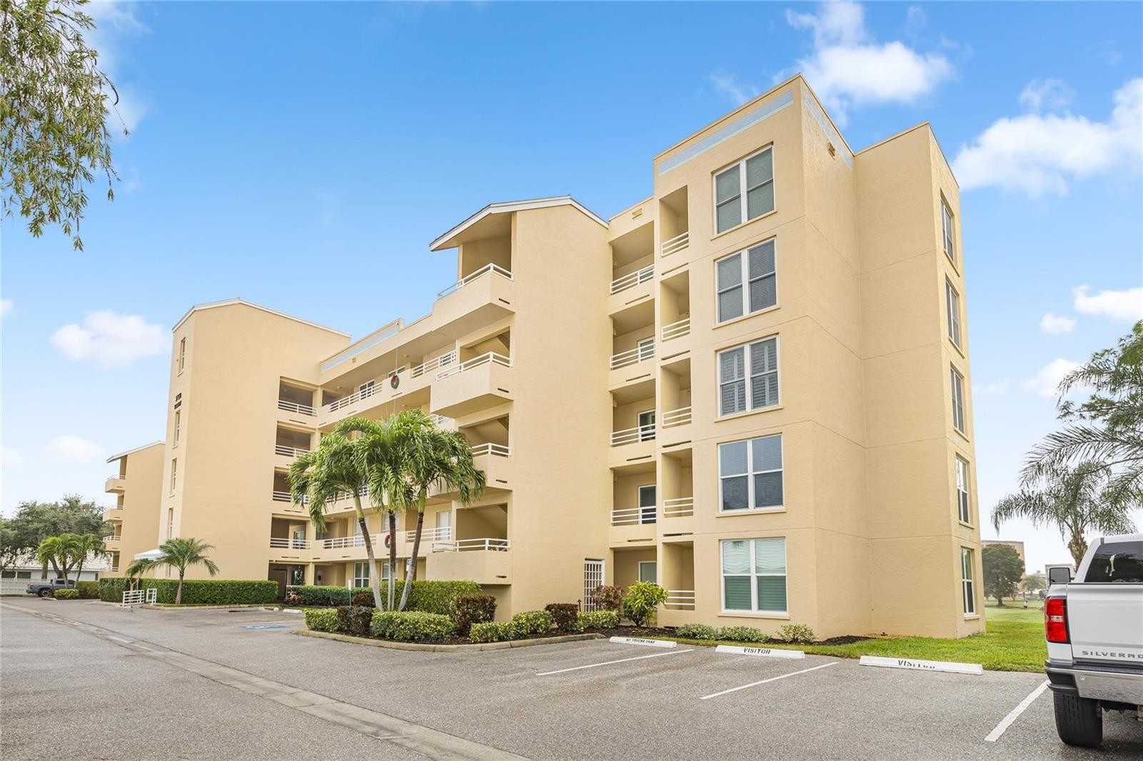 3750 PINEBROOK CIR #107