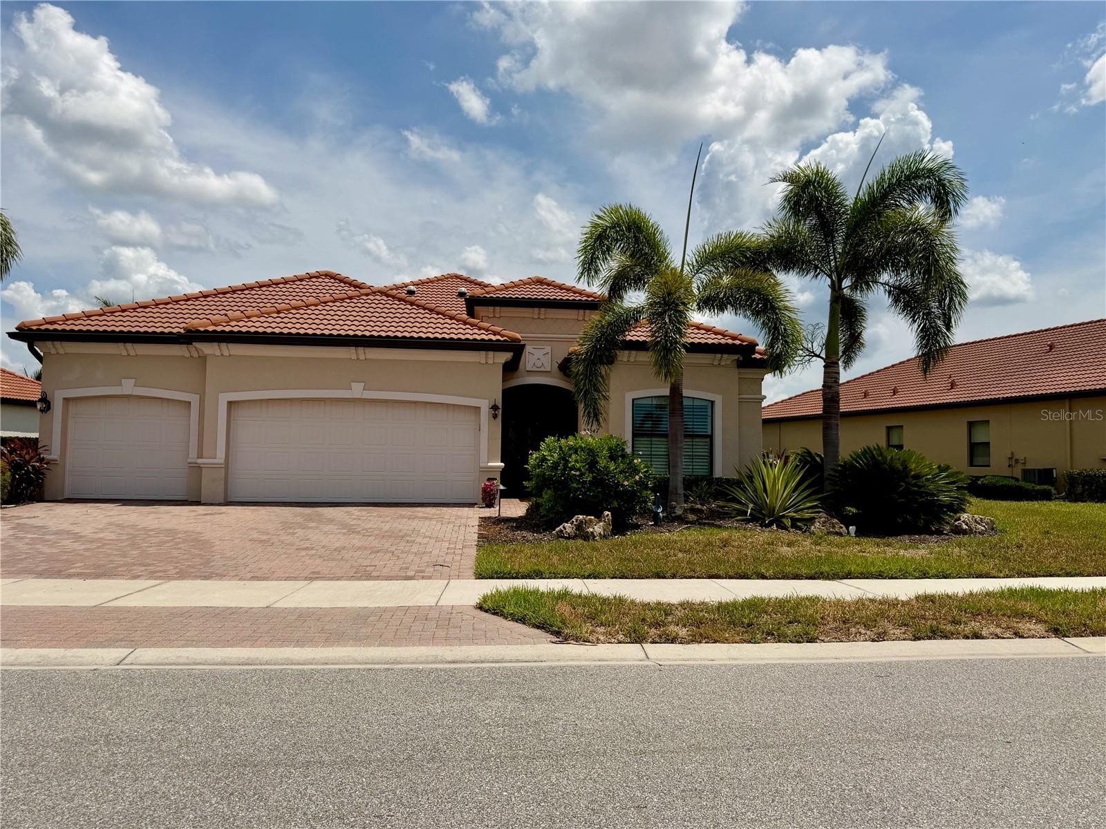 23547 WAVERLY CIR
