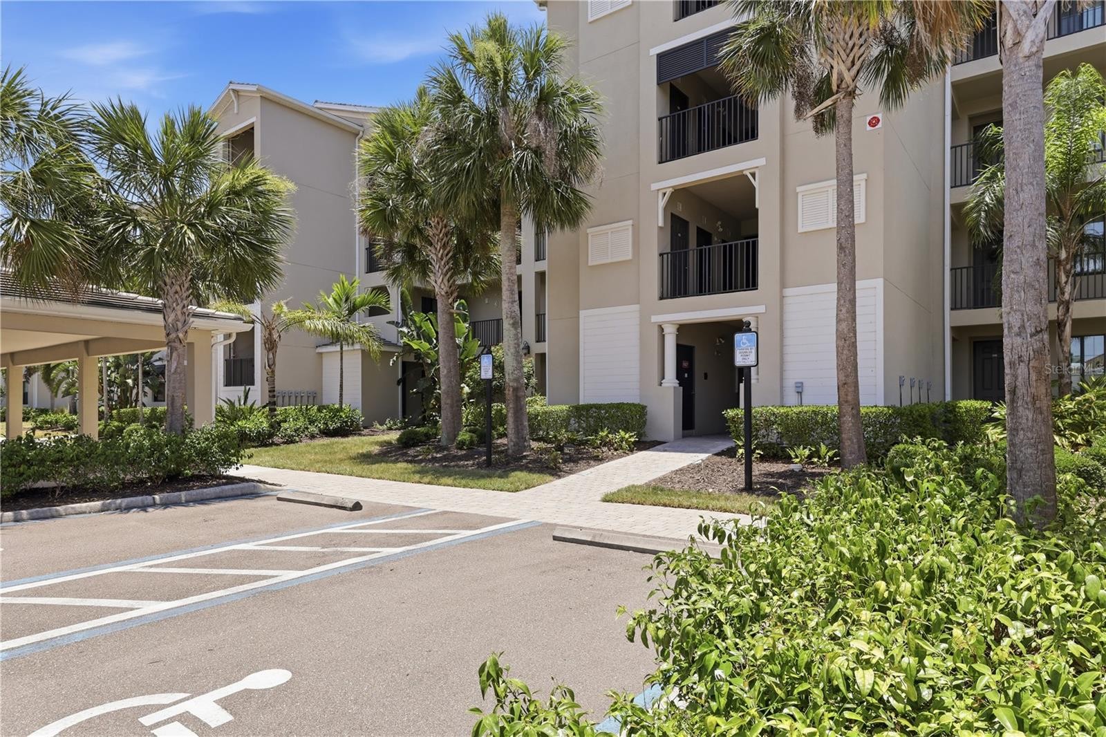 17902 GAWTHROP DR #305