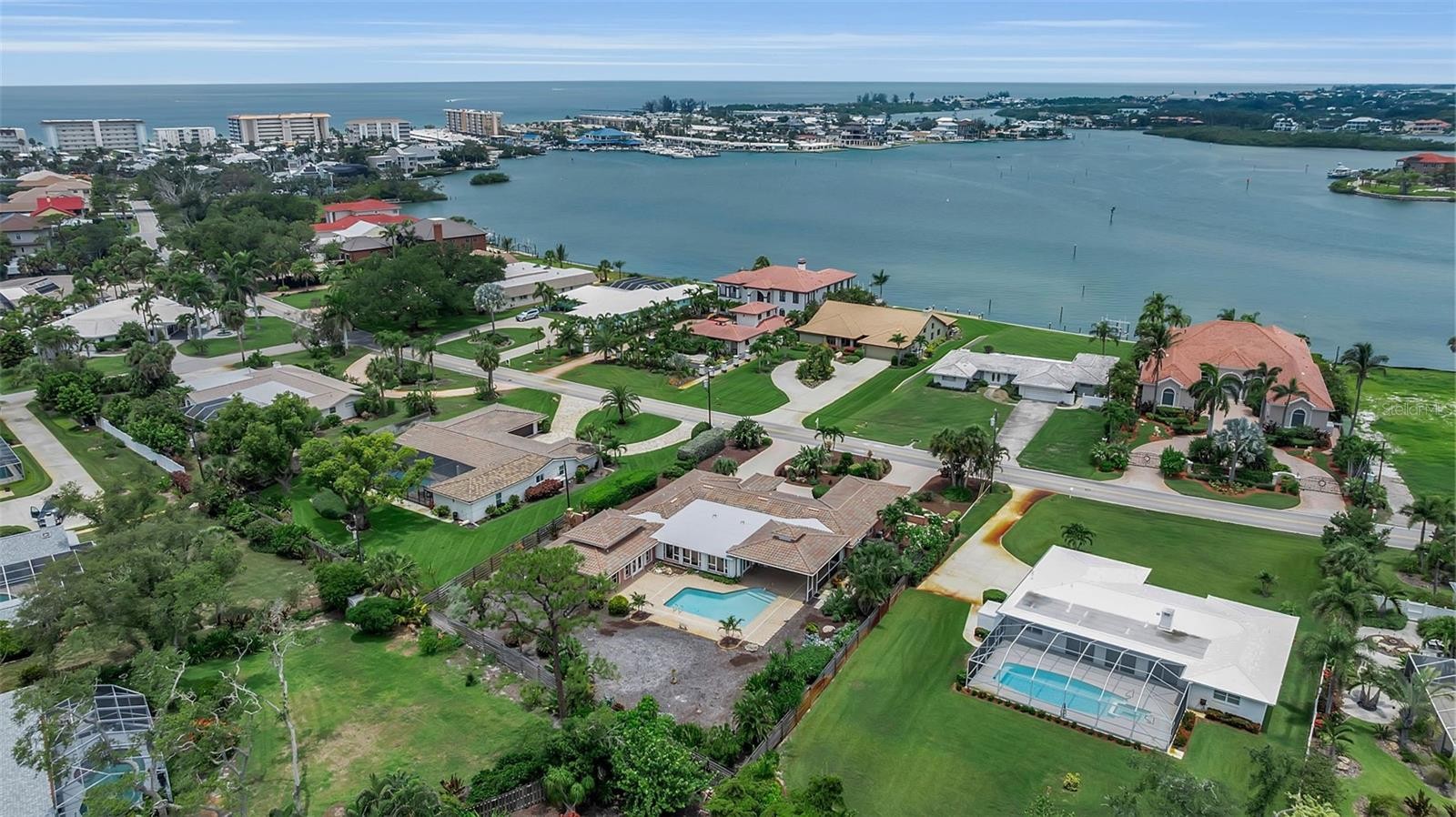 609 LAGUNA DR