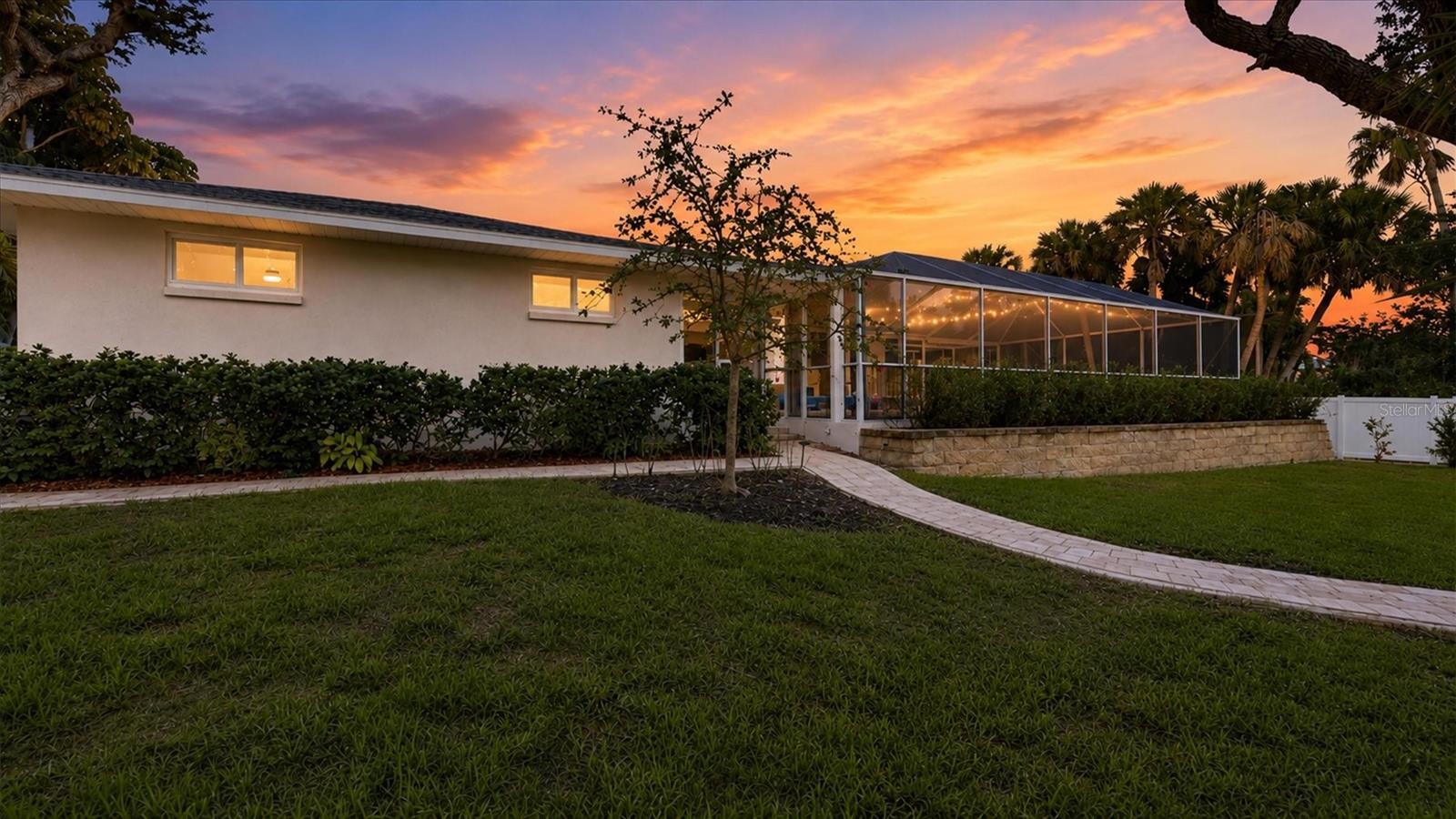 5333 SIESTA CT