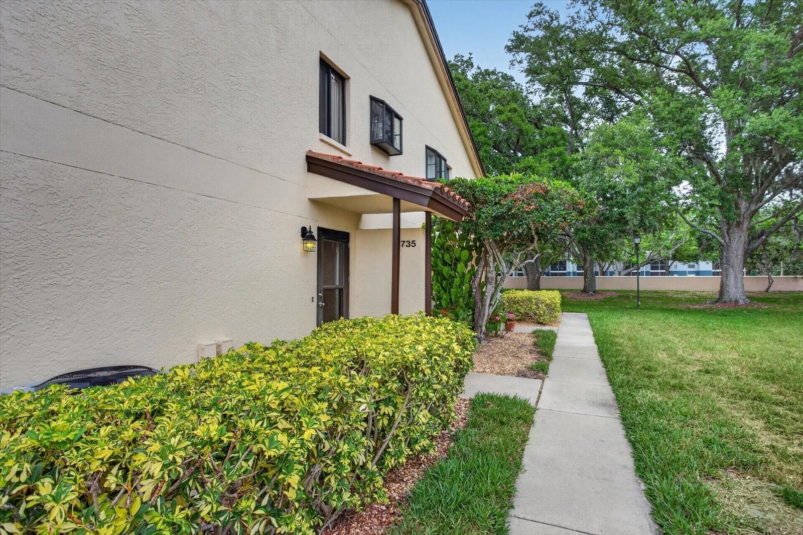 5735 GARDENS DR #5735
