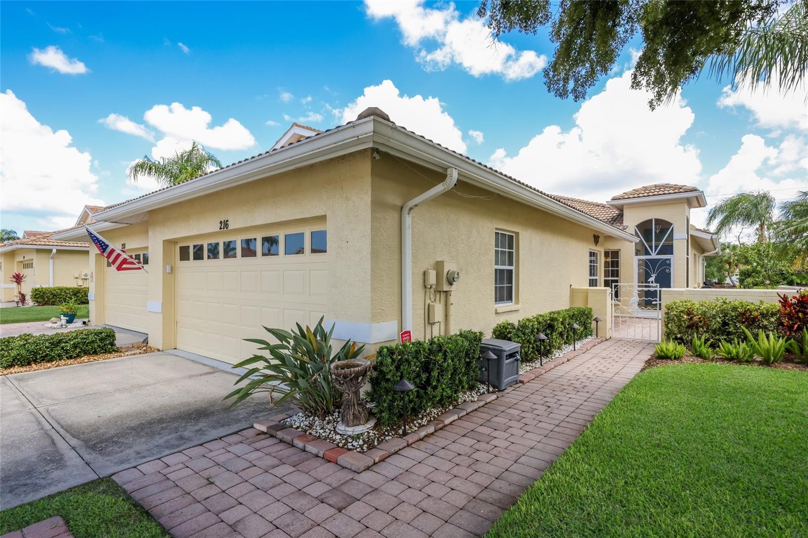 216 VISTA DEL LAGO WAY