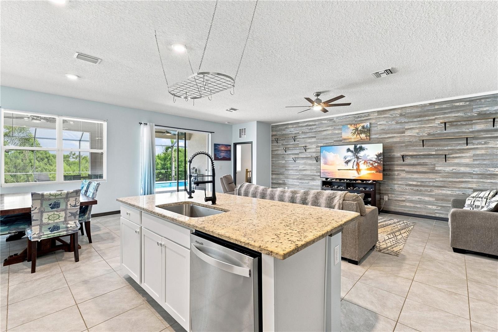 3916 MOSSY LIMB CT