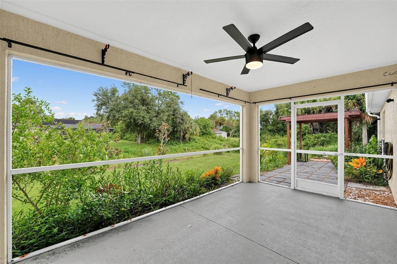 2580 VOGLER LN
