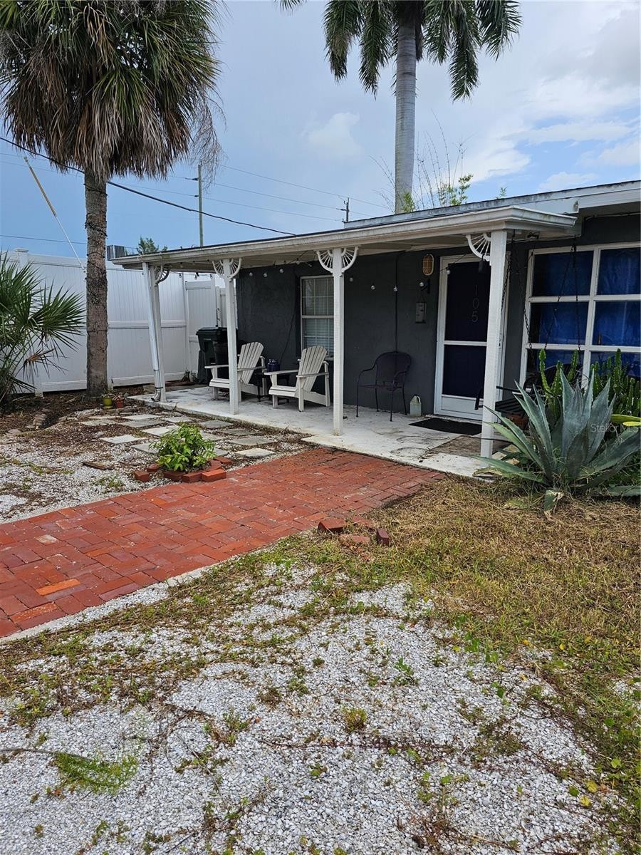 105 COLONIA LN W