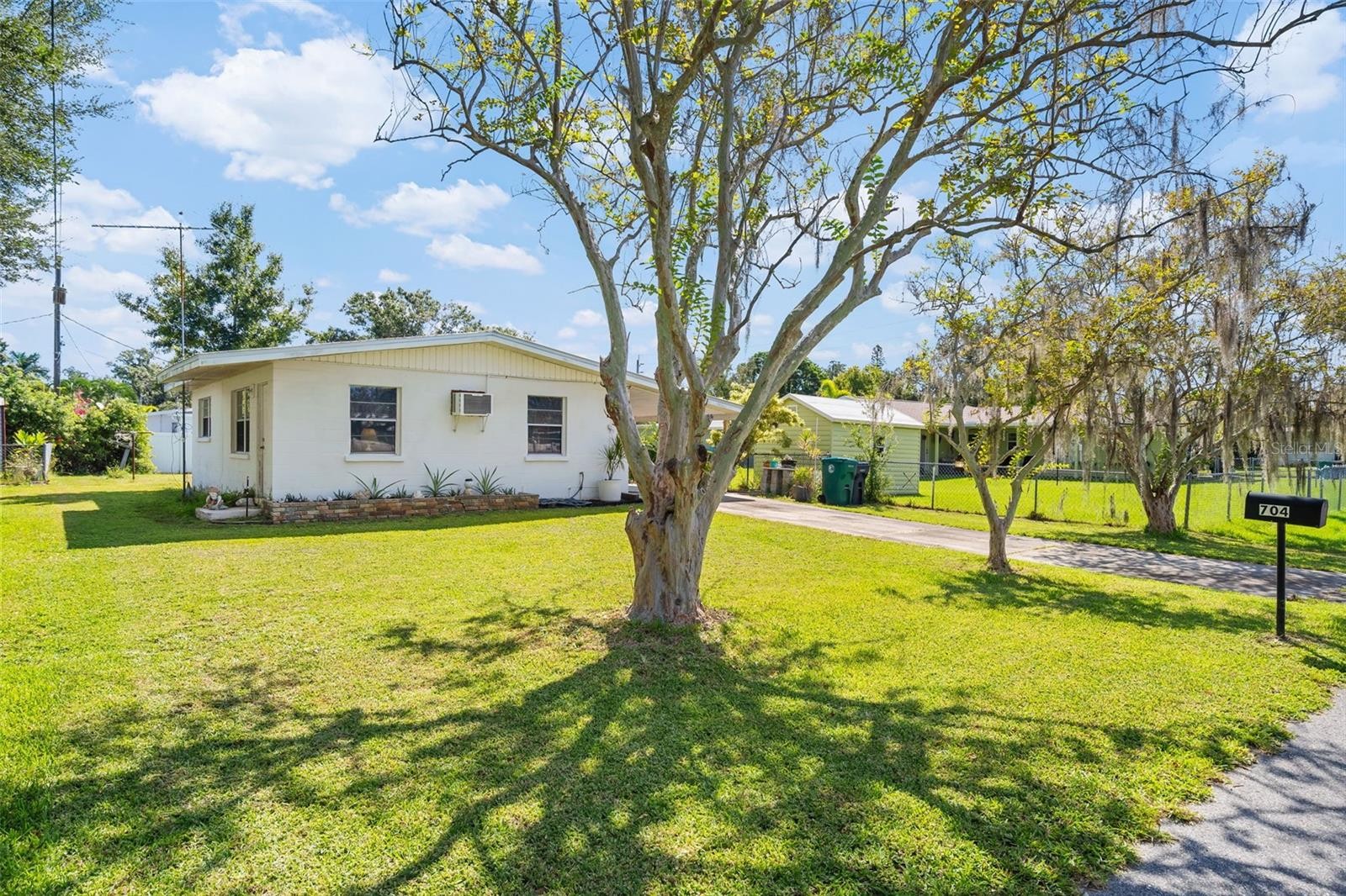 704 19TH AVE W