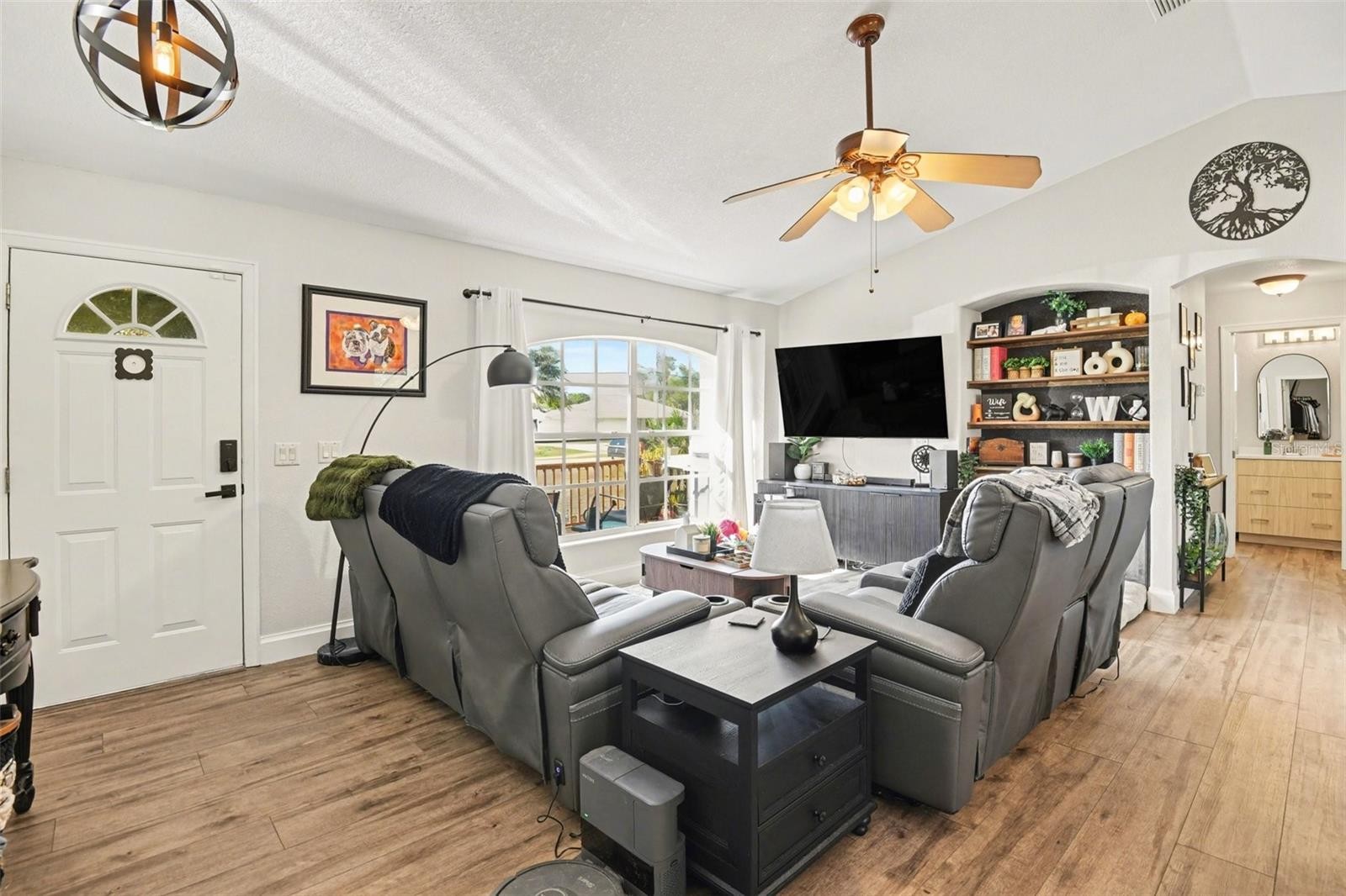 3894 S CHAMBERLAIN BLVD