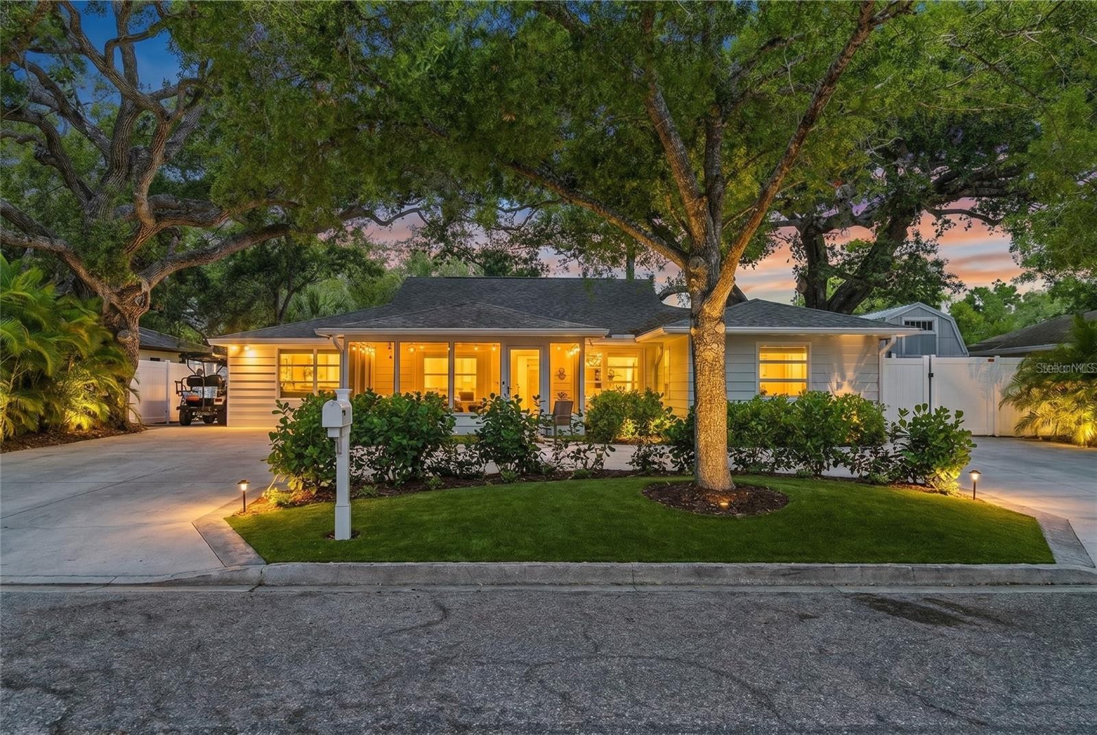 2215 HIBISCUS ST