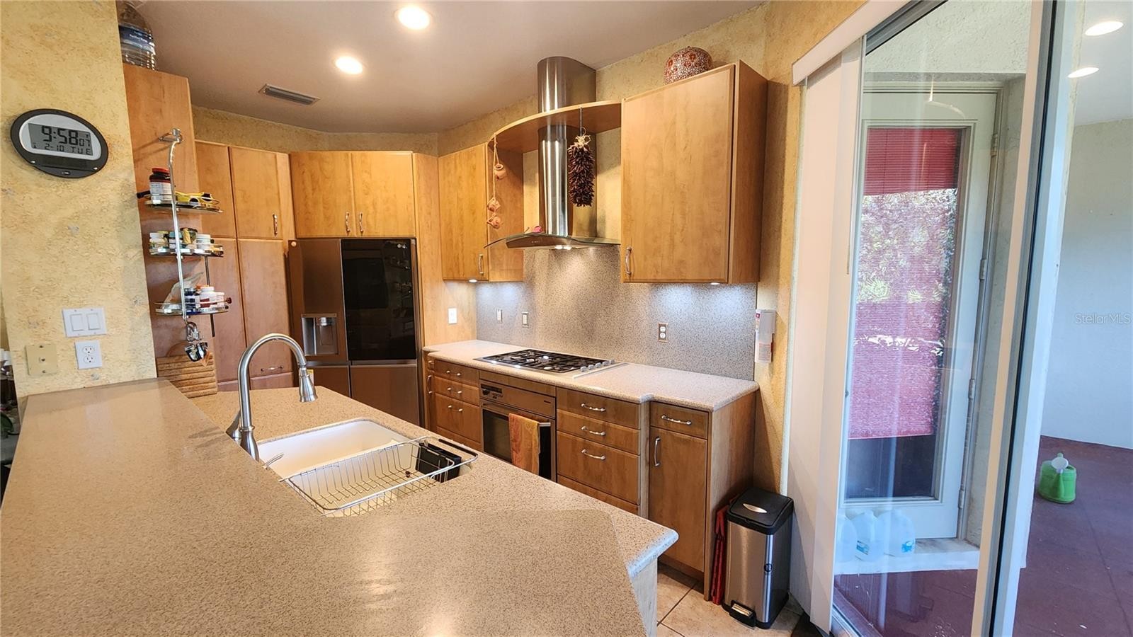 2484 MAGNOLIA CIR