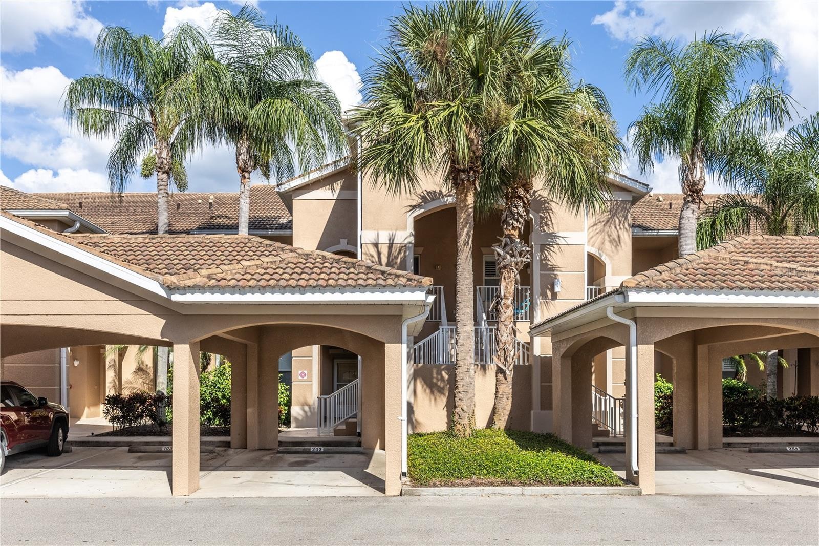 819 FAIRWAYCOVE LN #203