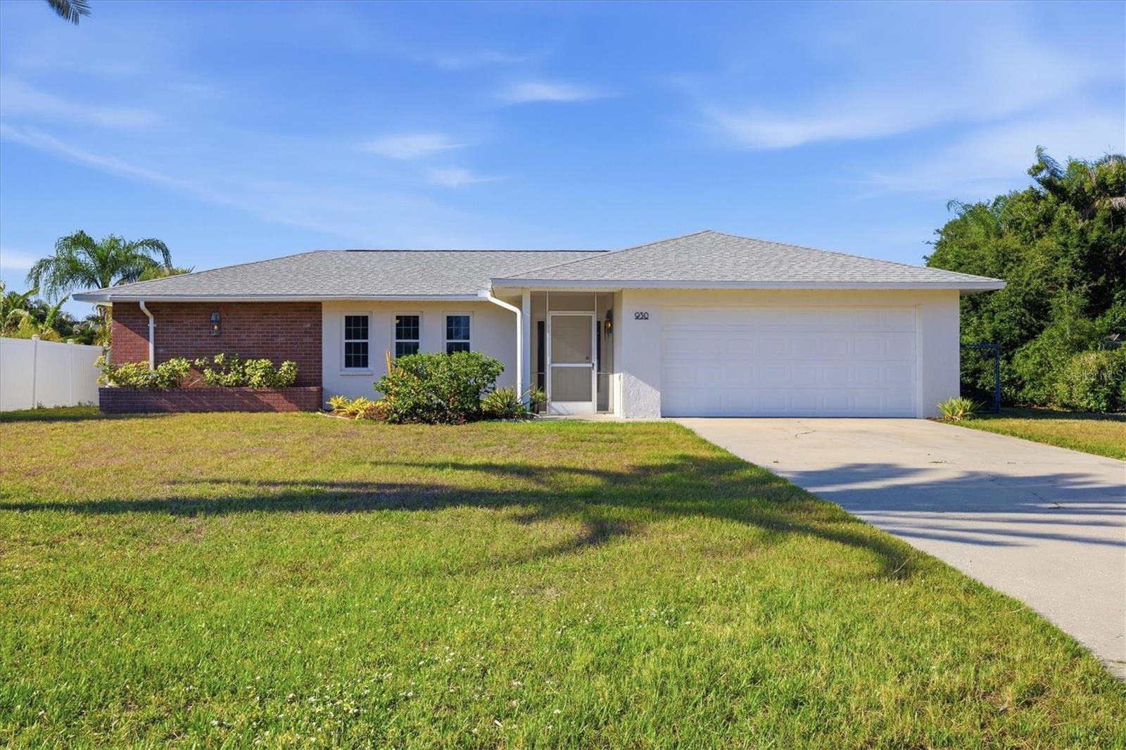 930 W KATHY CT