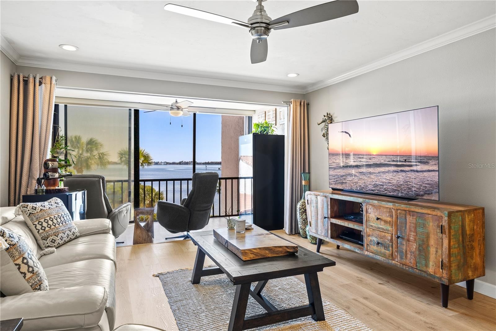 1602 STICKNEY POINT RD #307