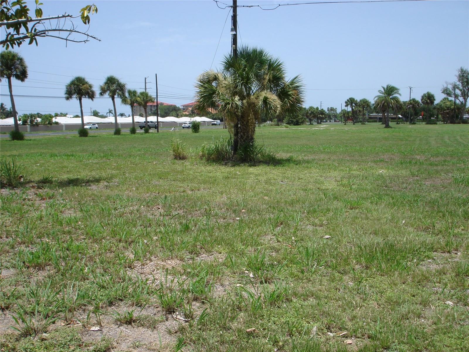 2301 S TAMIAMI TRL
