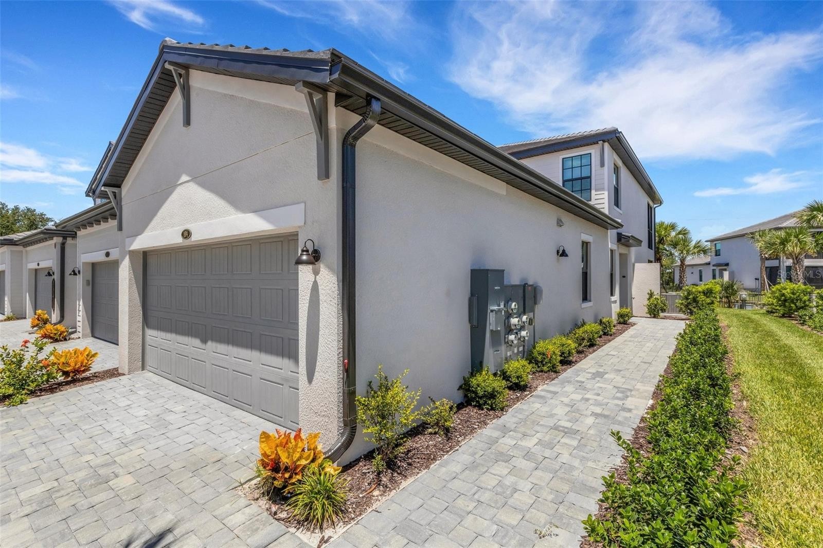 5624 SUMMIT POINTE CIR #104