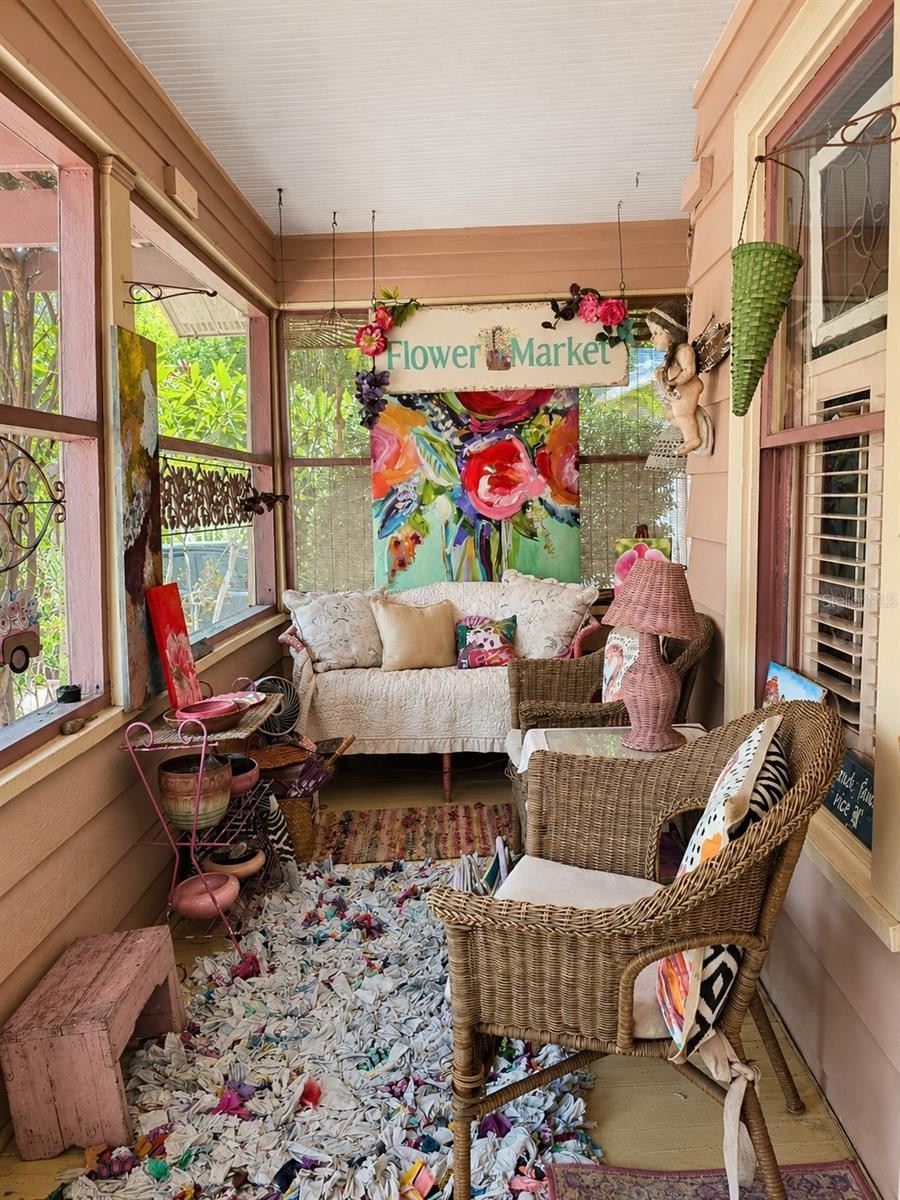 1404 ROSSLYN DR
