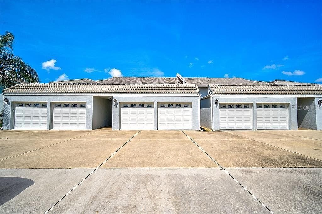 1041 CAPRI ISLES BLVD #219