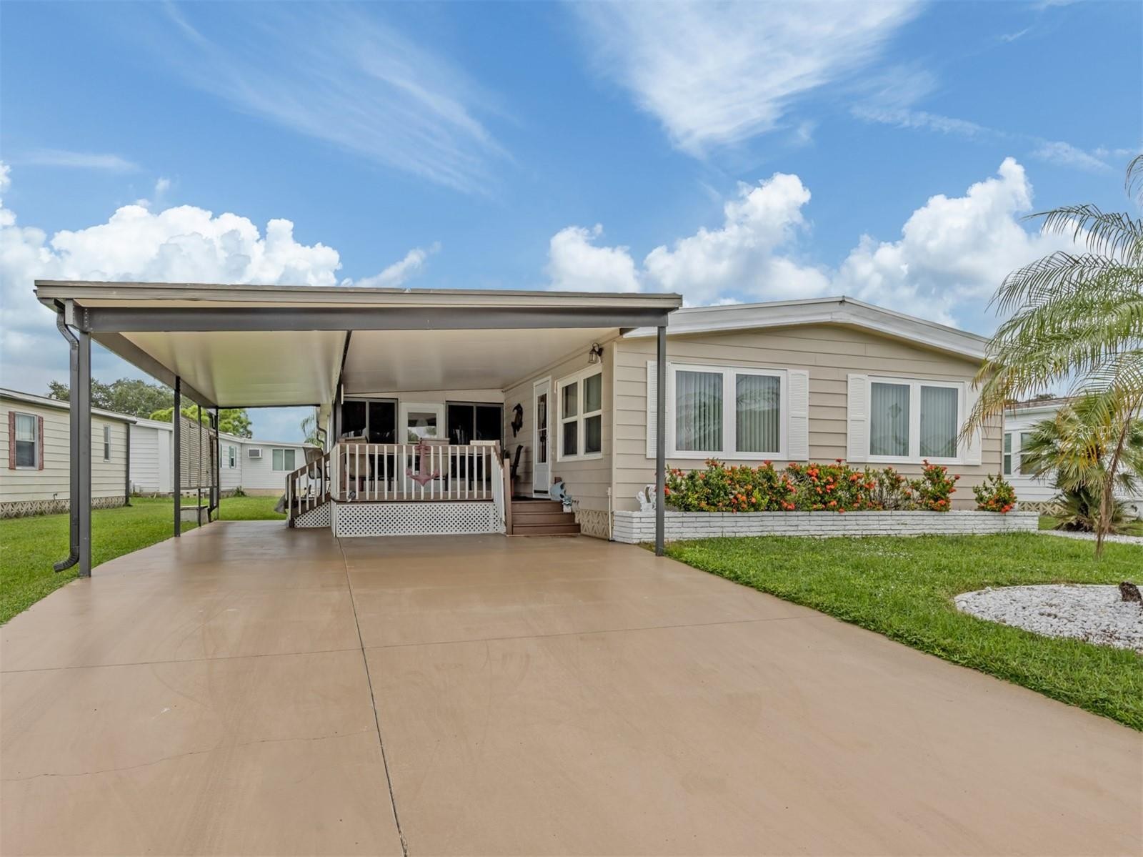 196 PALM HARBOR DR