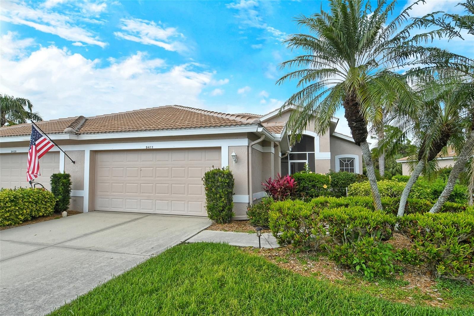 9411 FOREST HILLS CIR