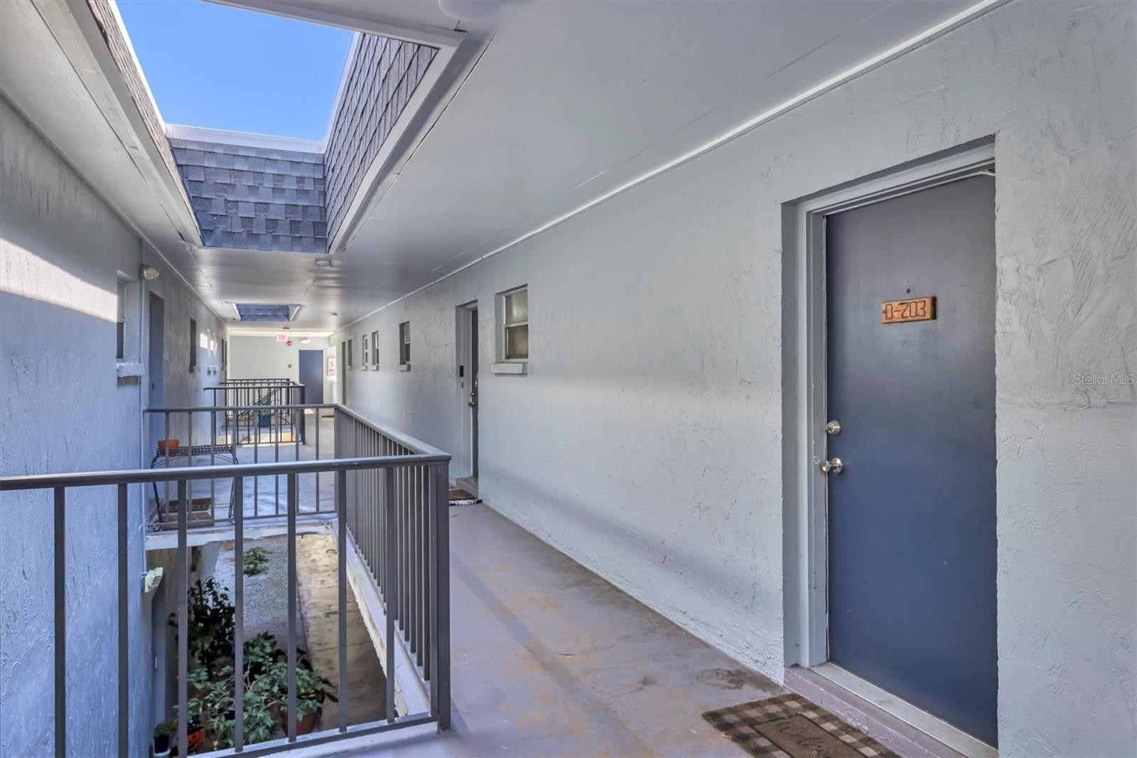 5507 FOUNTAIN LAKE CIR #B203